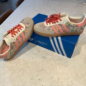 Adidas Samba Sneakers Liberty London Pink Floral Flower Shoes Size 6.5 Big Kids